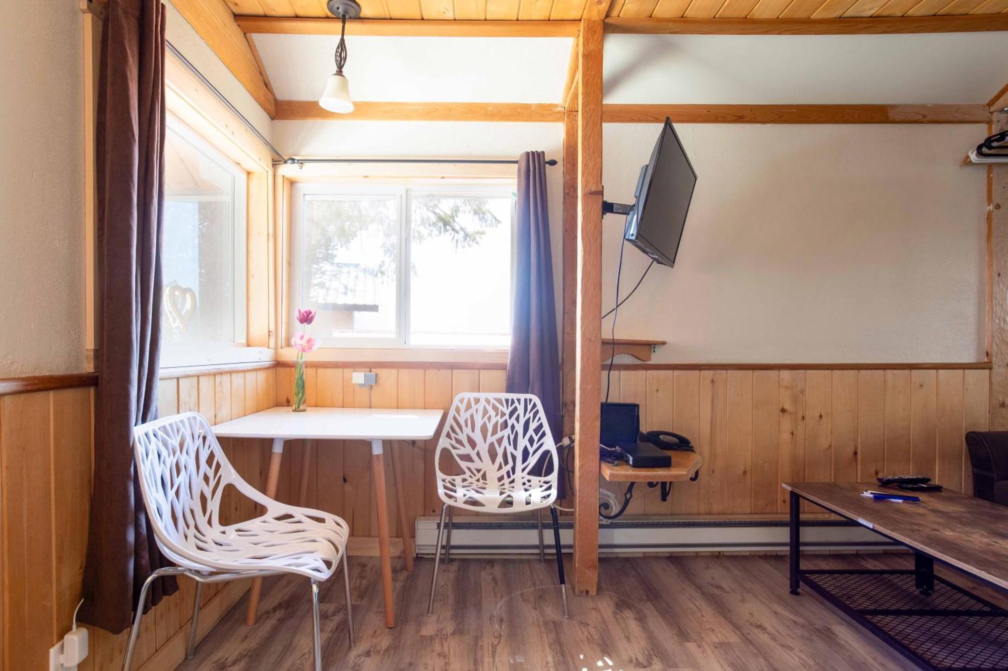 The Valley View Cabins And Event Center Creston Ngoại thất bức ảnh